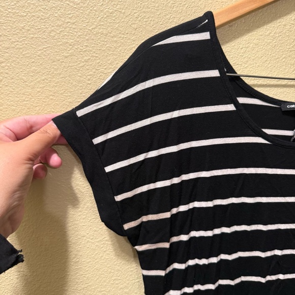 Women’s Medium Cable & Gauge Black White Striped Hi-Low Cap Sleeve Top - Picture 4 of 11